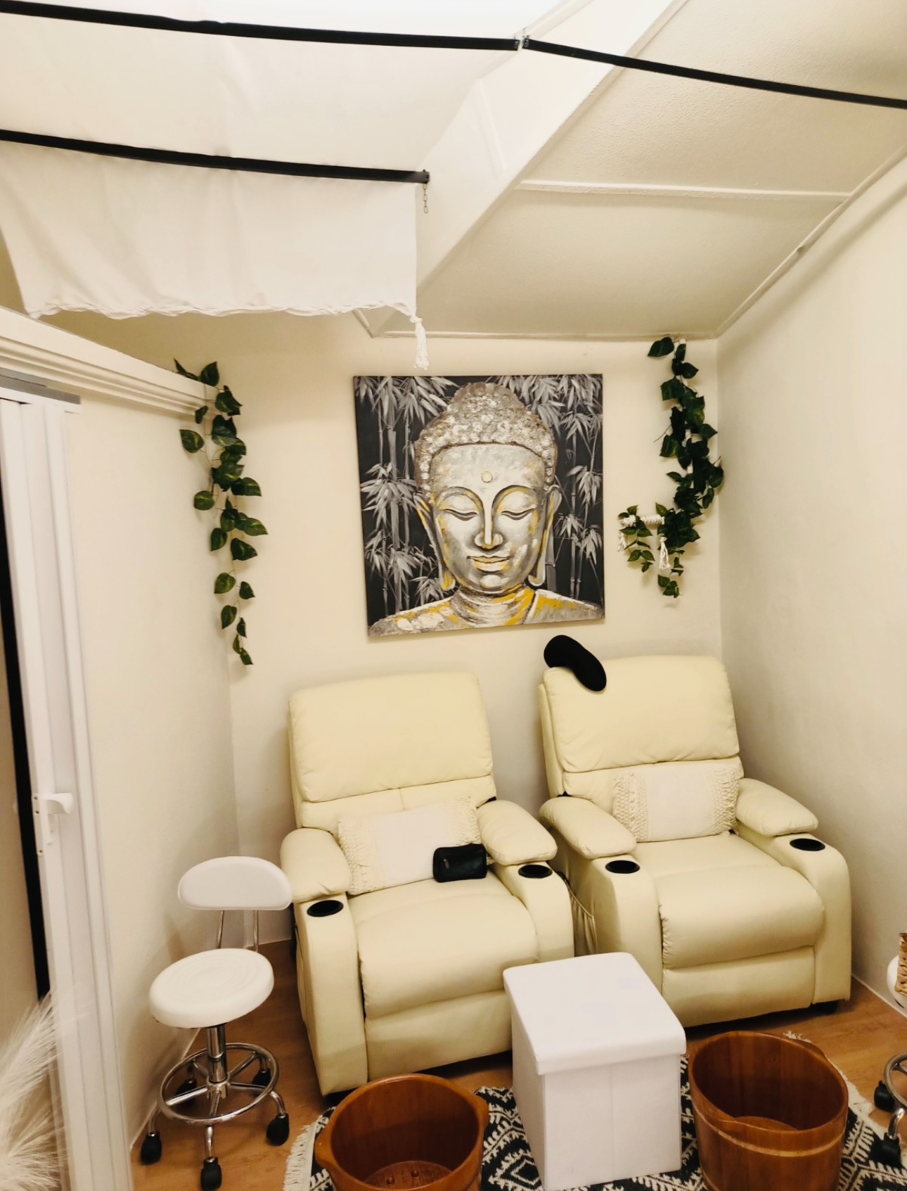 Foot Massage Athens - Professional Foot Massage service at ENYO Massage Athens, Athanasiou Diakou 12, Acropolis Athens Greece 11742